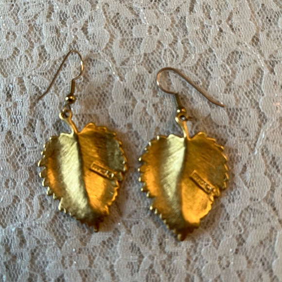 Napier/vintage brushed gold plated leaves, 2.5” long * - Picture 2 of 4